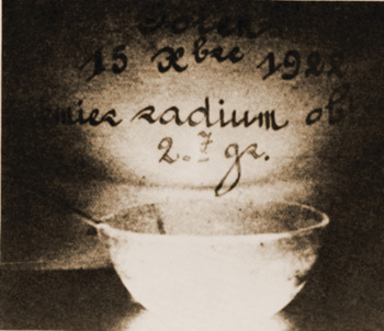 Old photograph of radium in bowl. 1922 is written on the image.