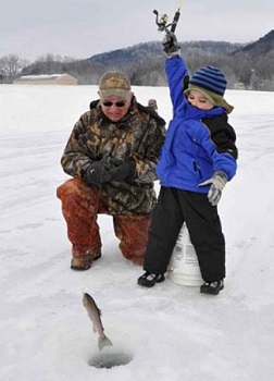 800px-Young_boy_with_father_enjoys_winter_ice_fishing.jpg