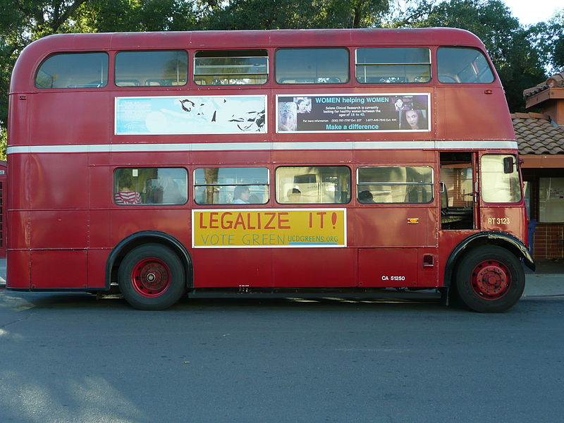 800px-Double-decker_bus,_UC_Davis.jpg