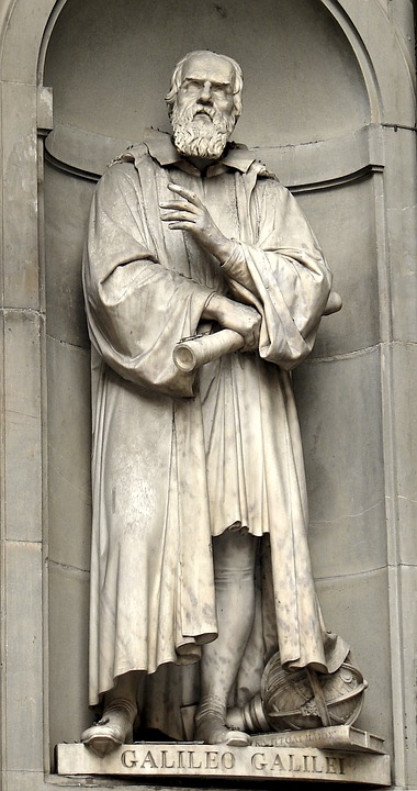 Image of a statue of Galileo Galilei.