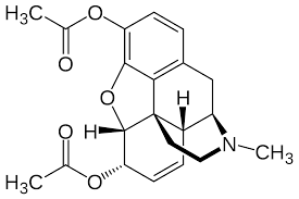ساختار شیمیایی یک ترکیب شامل حلقه های متعدد، گروه های عاملی و یک اتم نیتروژن متصل به یک گروه متیل.