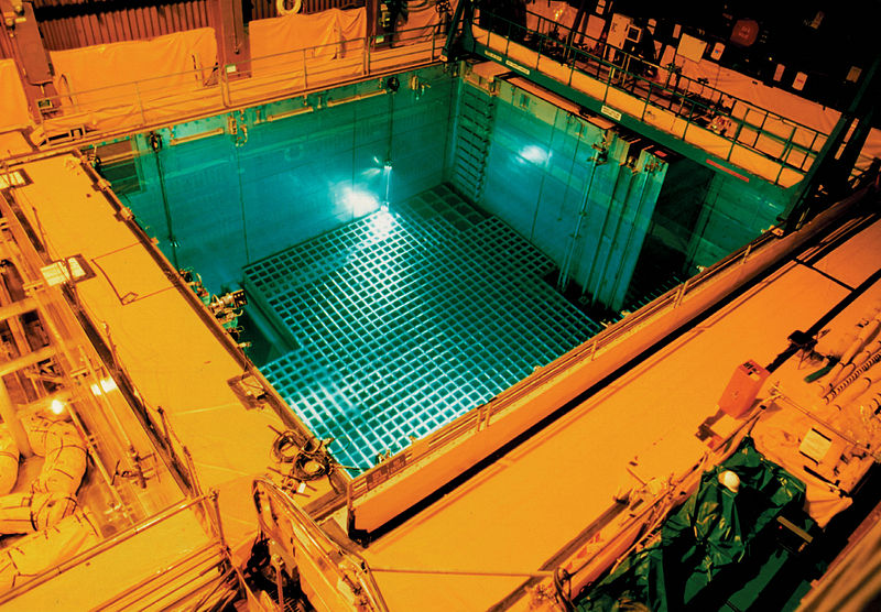 800px-San_Onofre_Nuclear_Generating_Station_spent_fuel_pool,_2014.jpg