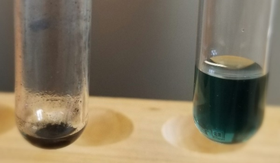 Precipitado de sulfuro de níquel (II) separado por centrifugación del sobrenadante que contiene reset de los cationes del grupo III.