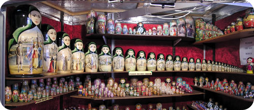 Las muñecas rusas de anidación son como la serie lantánido y actínido
