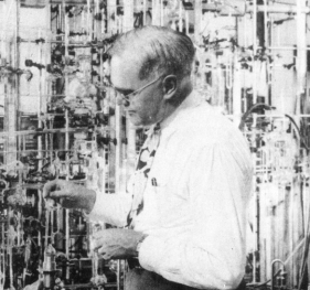 Ingeniero químico estadounidense Paul H. Emmett (1900 - 1985)