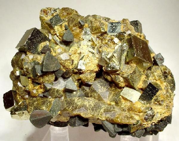 Pyrite-Chalcopyrite-Sphalerite-46860.jpg