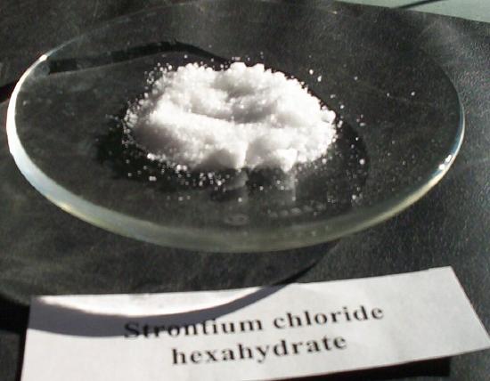 Strontium_chloride_hexahydrate.jpg