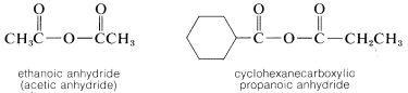 Izquierda: C H 3 C doble pegado a O y solo unido a un O solo unido a C doble unido a O y unido simple a C H 3. Anhídrido etanoico marcado (anhídrido acético). Derecha: ciclohexano solo unido a un carbono doble unido a O y solo unido a un O solo unido a un carbono doble unido a O y unido simple a C H 2 C H 3. Anhídrido ciclohexanocarboxílico propanoico marcado.