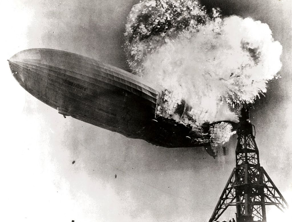 1024px-Hindenburg_burning.jpg