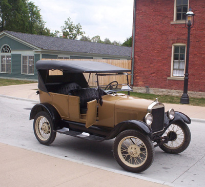 Modelo vintage de un vehículo ford.