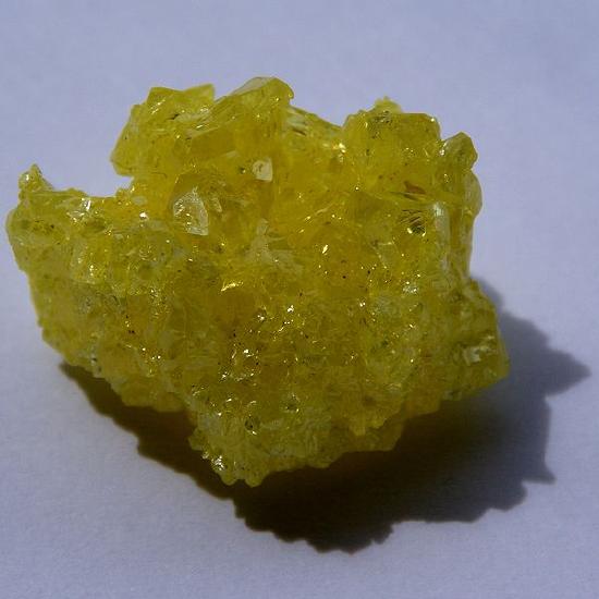 600px-Sulfur-crystal.jpg